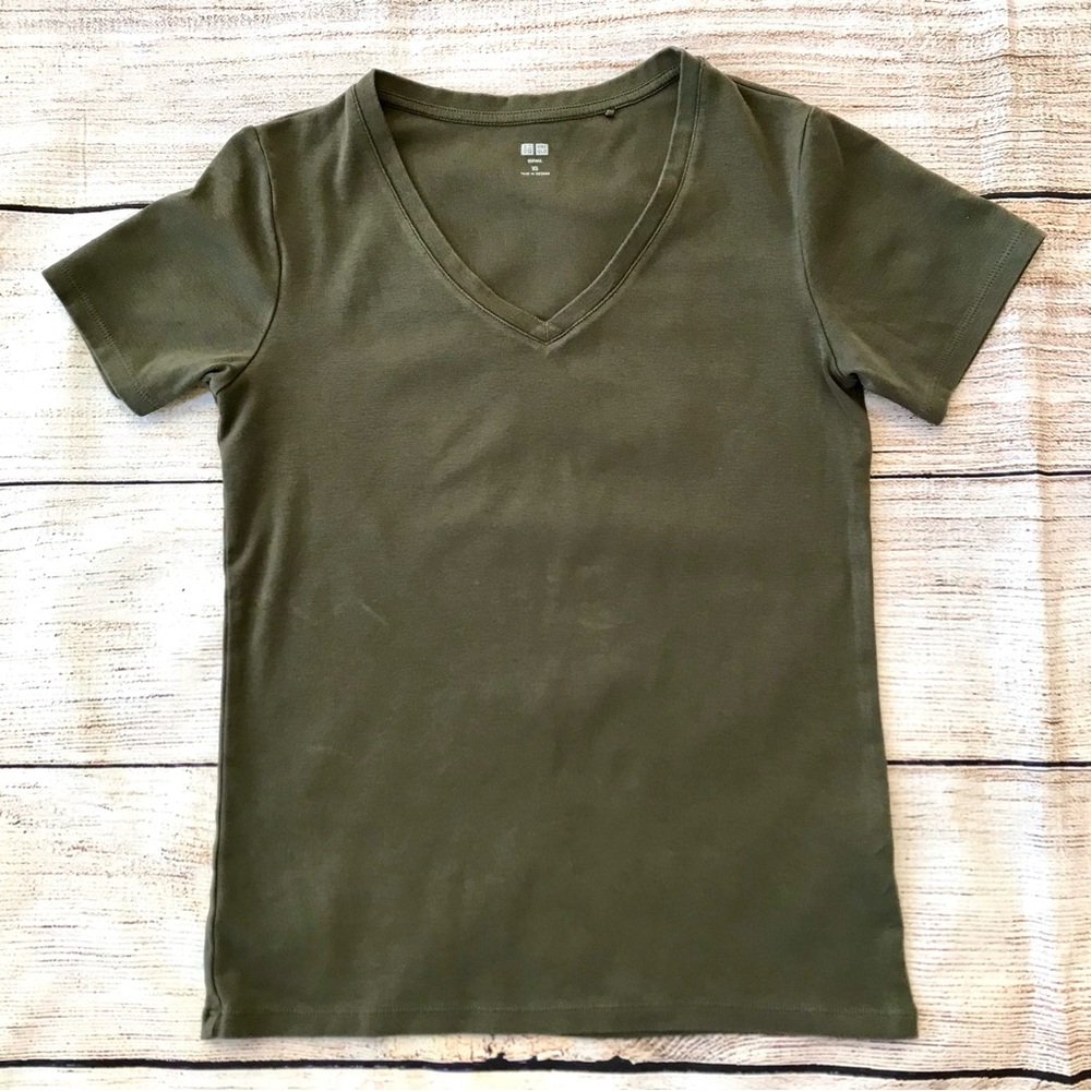 Uniqlo Army Green V-Neck Short Sleeve T-shirt Ladies XS